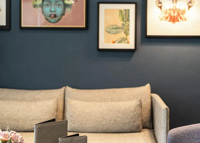 The Scholar אדינבורו