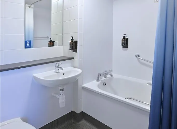 Hotel Travelodge Airport 3*