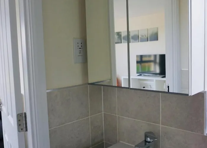 En-suite Double Bedroom With Pentland Hill View Homestay