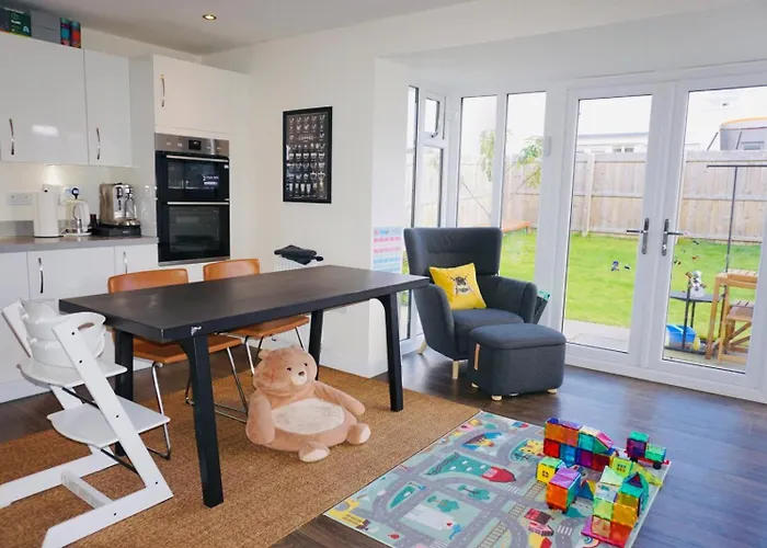 Homestay En-suite Double Bedroom With Pentland Hill View *