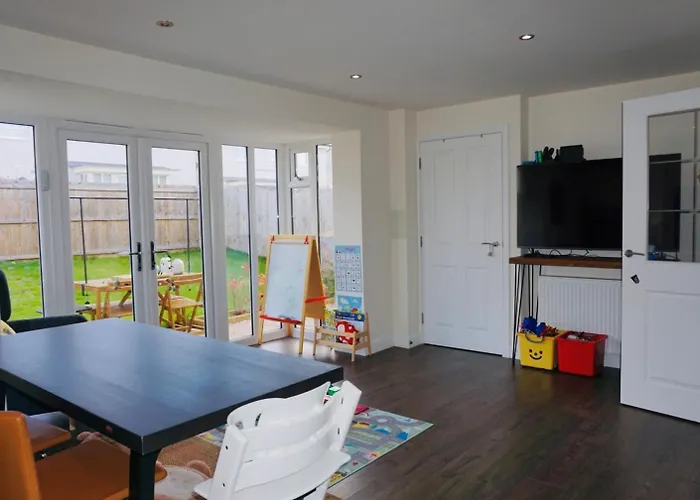 Homestay En-suite Double Bedroom With Pentland Hill View *