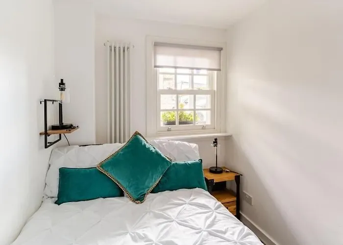 Cozy Next To Newhaven Harbour