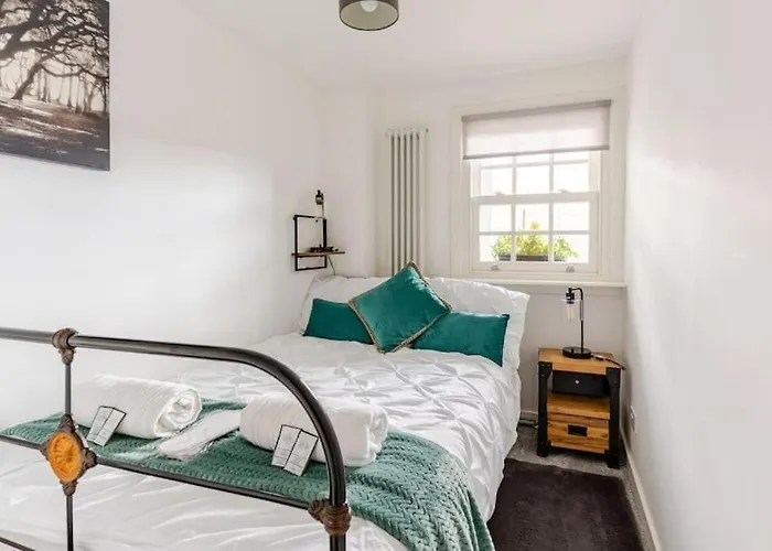 Апартаменты Cozy Next To Newhaven Harbour *