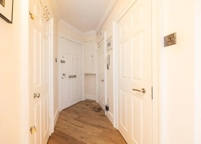 Bright 1-bed Flat Near The Shore & Ocean Terminal Apartment