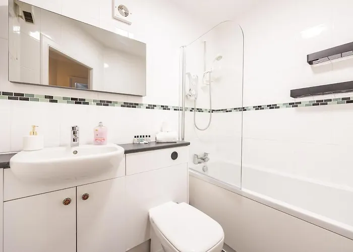 Bright 1-bed Flat Near The Shore & Ocean Terminal