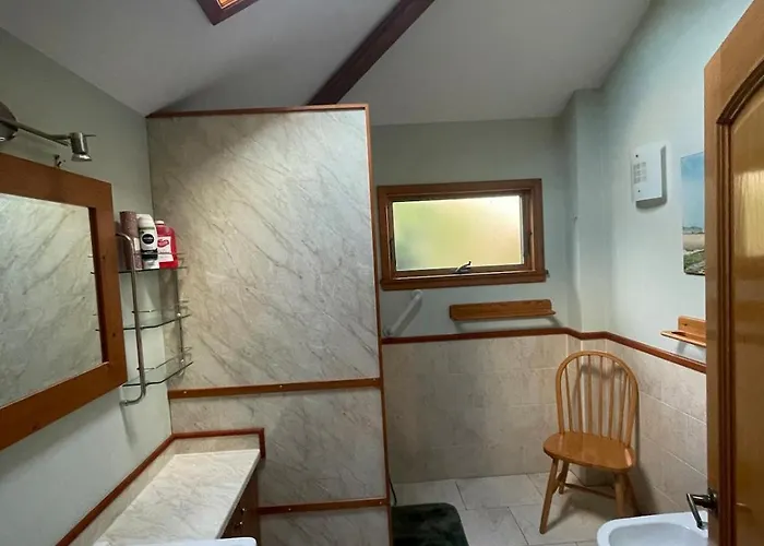 Bright, Spacious House * Эдинбург