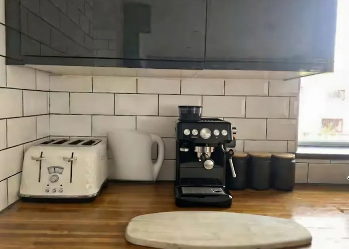 Дом отдыха Dreghorn House 5 B-rooms 9 Beds 3 Toilets 2 Showers,1 Bath 2 Receiption Secure Free Parking 233 Wifi *