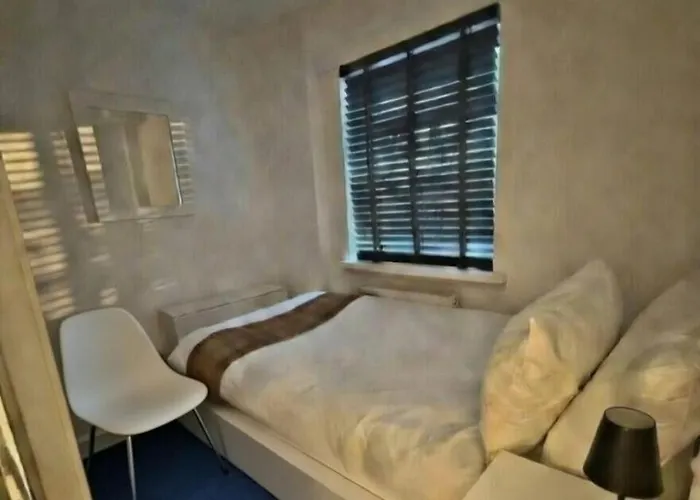 Dreghorn House 5 B-rooms 9 Beds 3 Toilets 2 Showers,1 Bath 2 Receiption Secure Free Parking 233 Wifi Эдинбург