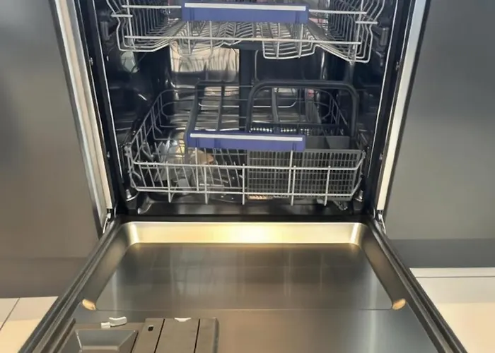 Дом отдыха Dreghorn House 5 B-rooms 9 Beds 3 Toilets 2 Showers,1 Bath 2 Receiption Secure Free Parking 233 Wifi