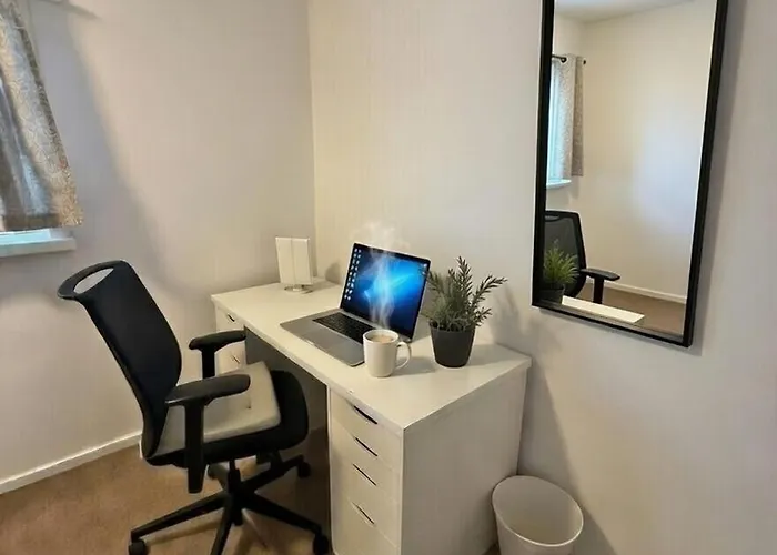 Dreghorn House 5 B-rooms 9 Beds 3 Toilets 2 Showers,1 Bath 2 Receiption Secure Free Parking 233 Wifi Дом отдыха Эдинбург