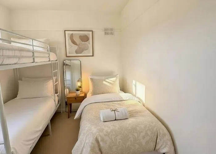 Дом отдыха Dreghorn House 5 B-rooms 9 Beds 3 Toilets 2 Showers,1 Bath 2 Receiption Secure Free Parking 233 Wifi Эдинбург