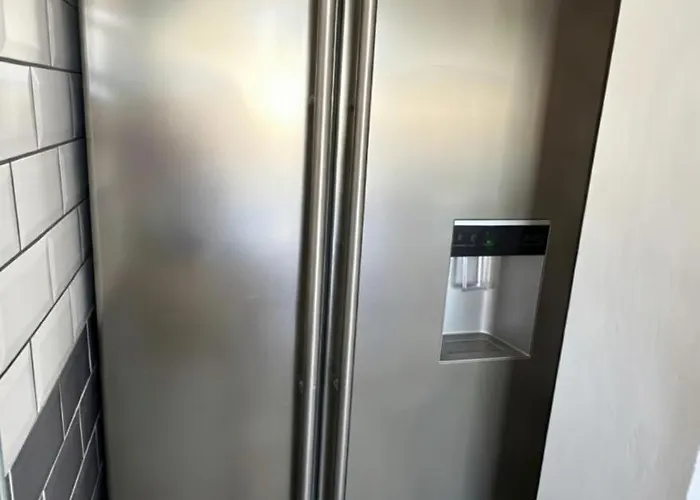 Dreghorn House 5 B-rooms 9 Beds 3 Toilets 2 Showers,1 Bath 2 Receiption Secure Free Parking 233 Wifi Дом отдыха