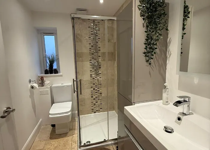 Дом отдыха Dreghorn House 5 B-rooms 9 Beds 3 Toilets 2 Showers,1 Bath 2 Receiption Secure Free Parking 233 Wifi Эдинбург