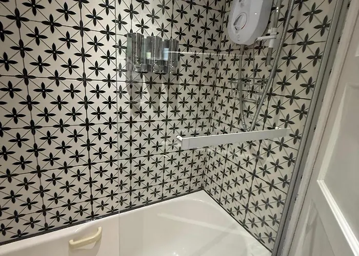 Dreghorn House 5 B-rooms 9 Beds 3 Toilets 2 Showers,1 Bath 2 Receiption Secure Free Parking 233 Wifi Эдинбург