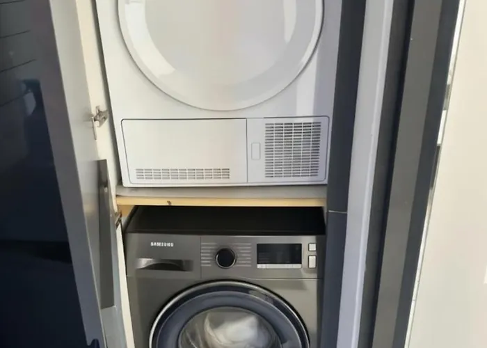 Dreghorn House 5 B-rooms 9 Beds 3 Toilets 2 Showers,1 Bath 2 Receiption Secure Free Parking 233 Wifi * Эдинбург