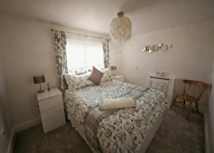 Dreghorn House 5 B-rooms 9 Beds 3 Toilets 2 Showers,1 Bath 2 Receiption Secure Free Parking 233 Wifi Дом отдыха *