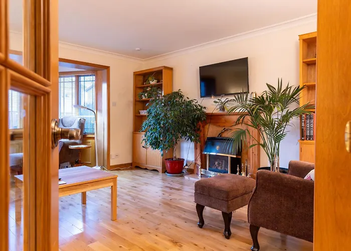 Bright, Spacious House Дом отдыха *