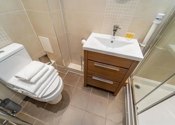 Ferienhaus Family Friendly 3br Townhouse With 6 Beds And Parking *