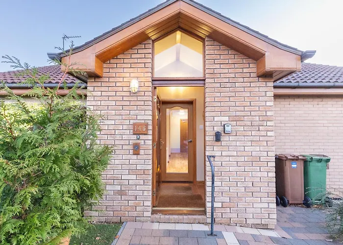 Дом отдыха Bright, Spacious House *