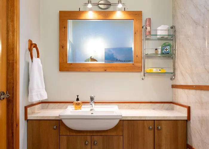 Bright, Spacious House *