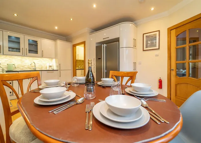 Family Friendly 3br Townhouse With 6 Beds And Parking Ferienhaus Edinburgh