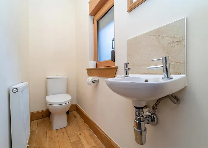 Family Friendly 3br Townhouse With 6 Beds And Parking Ferienhaus