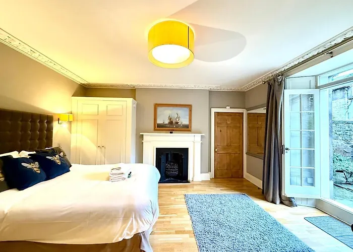 Apartment Cozy 1 Bed Garden Flat In The New Town Centre *