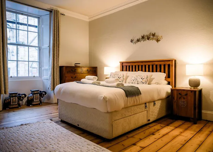 公寓 3 Bed Traditional On Picturesque Victoria St 爱丁堡