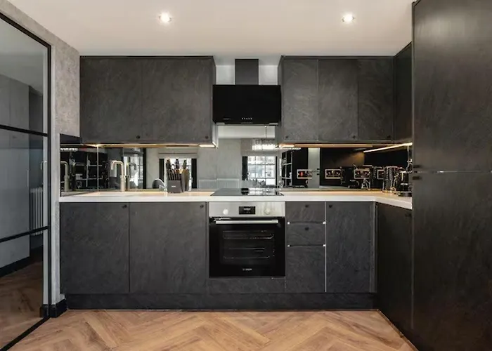 Near Transport - Fireplace - Wifi - Sleeps 2 Apartamento *