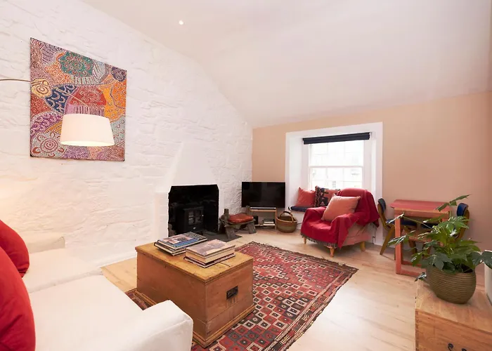 Chic 1-bedroom In New Town Apartment *