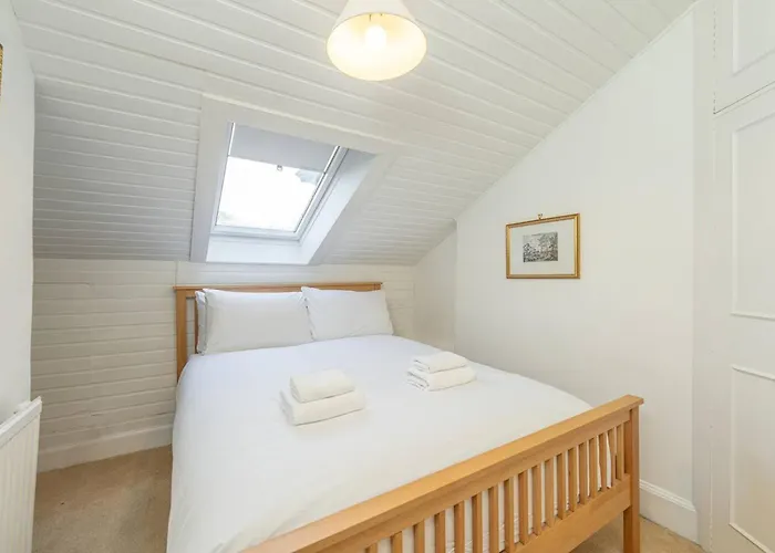 Floor, Central, Spacious, Period With Park Views * Edinburgh