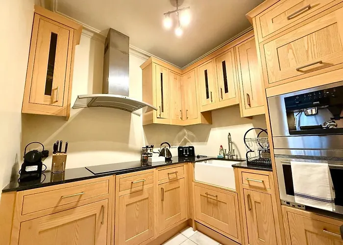 Apartment Cozy 1 Bed Garden Flat In The New Town Centre *