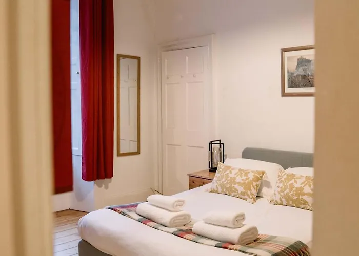 3 Bed Traditional On Picturesque Victoria St アパート エディンバラ