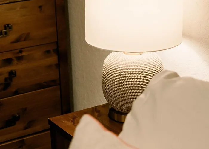 3 Bed Traditional On Picturesque Victoria St 公寓 *