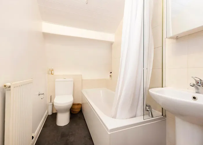 Chic 1-bedroom In New Town Apartment *