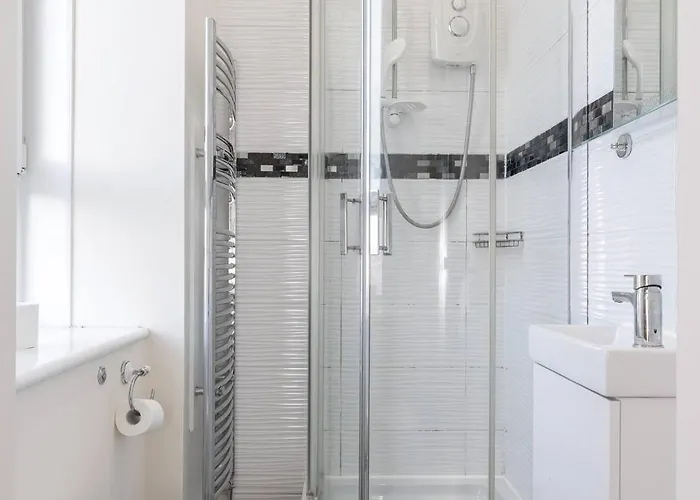 Free On-street Parking Lägenhet *