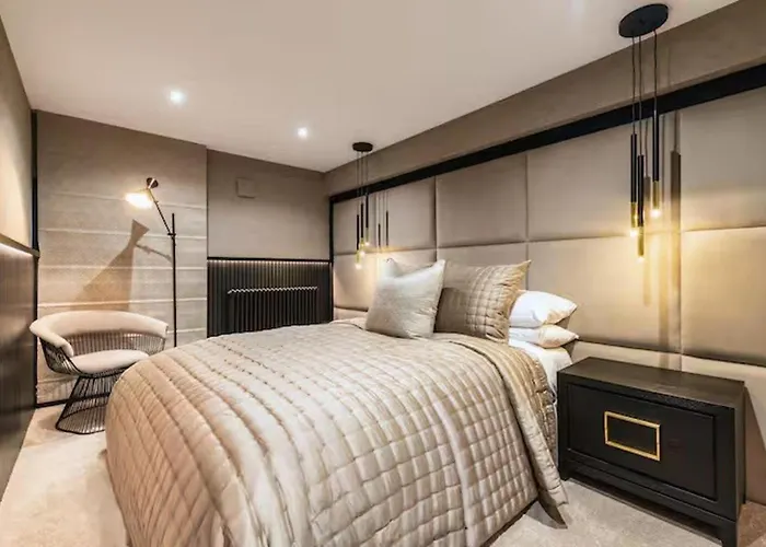 Near Transport - Fireplace - Wifi - Sleeps 2 *