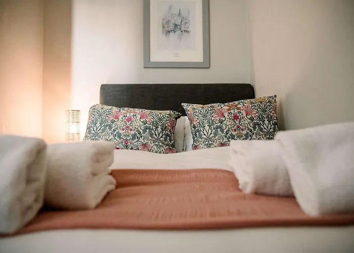 3 Bed Traditional On Picturesque Victoria St エディンバラ