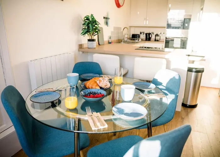 3 Bed Traditional On Picturesque Victoria St