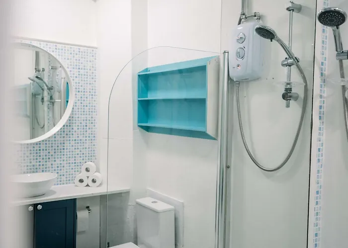 3 Bed Traditional On Picturesque Victoria St 公寓