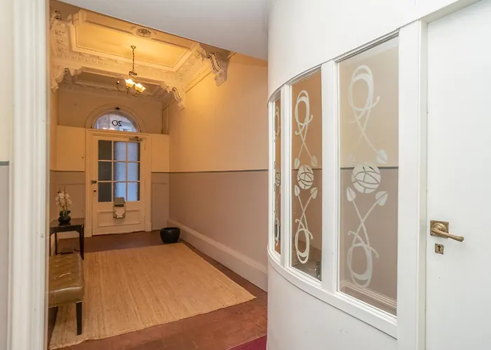 Georgian Elegance With Patio Garden West End - Pass The Keys Apartment