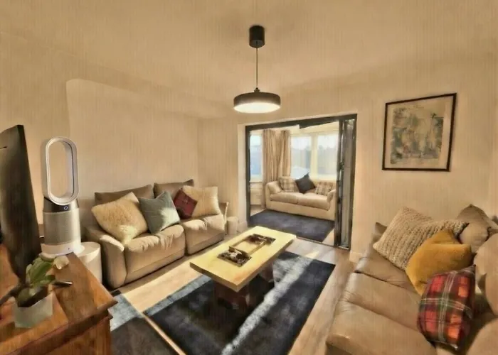 Дом отдыха Dreghorn House 5 B-rooms 9 Beds 3 Toilets 2 Showers,1 Bath 2 Receiption Secure Free Parking 233 Wifi Эдинбург