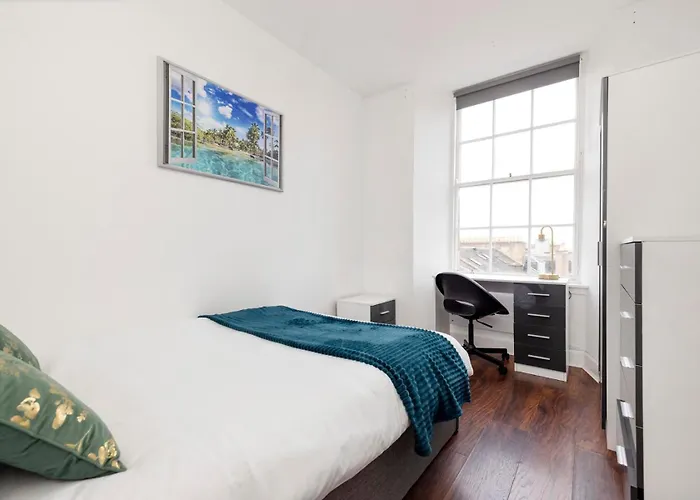 Centre Festival Flat * Edinburgh
