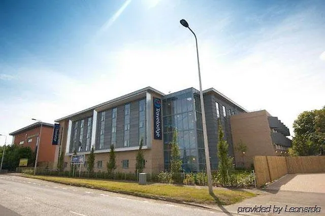 Travelodge Airport 3*