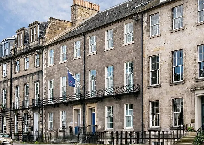 Travelodge Queen Street Hotel 3*