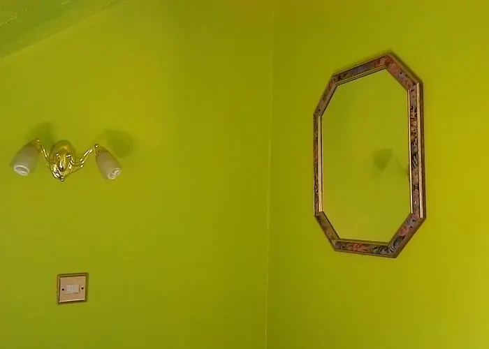 Swan Lake Nocleg ze śniadaniem 3*