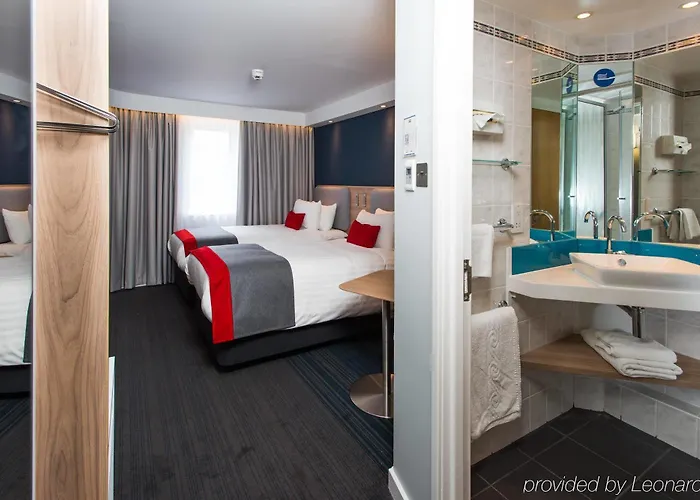 Express - Leith Waterfront By Ihg Отель Эдинбург