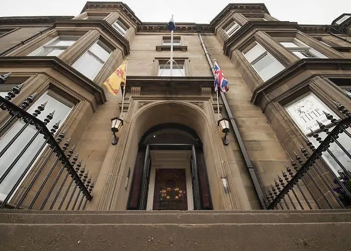 Palmerston Aparthotel 4*