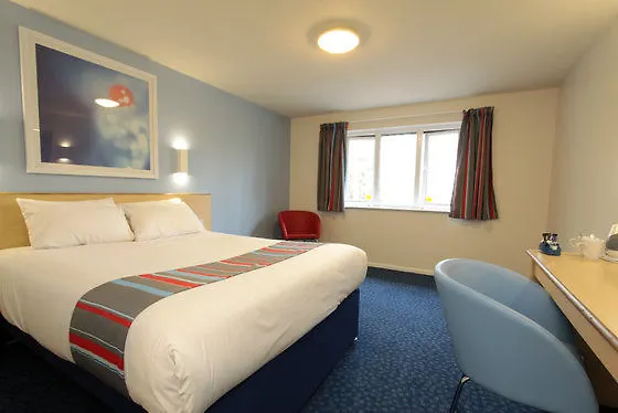 Travelodge Airport Hotel 3*