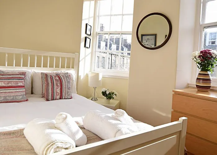 Joivy Bright Flat With Workspace In New Town Edinburgh